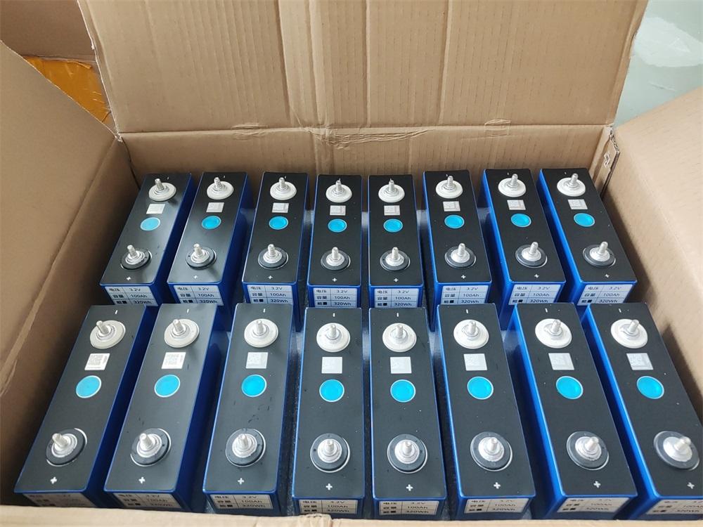 磷酸鐵鋰電池壽命有多久？七大因素全面解析使用年限